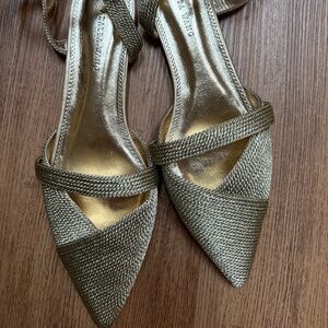 Azalea Wang gold flats size 8